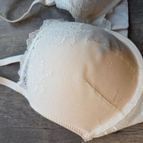 Spanx 34DD Undietectable Lace Bra White Adjustable Straps Hook Closure - Picture 4 of 6